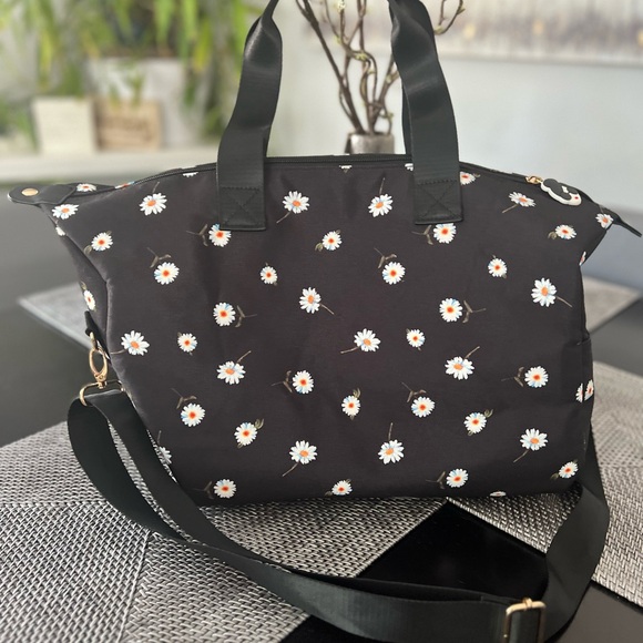 Alice and Olivia duffle bag in good condition - Picture 8 of 10